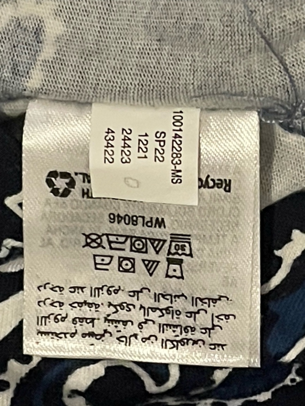 Style & Co Patchwork Bandana Print Tee Red White Blue V-Neck M Boho Western Top - Picture 5 of 7